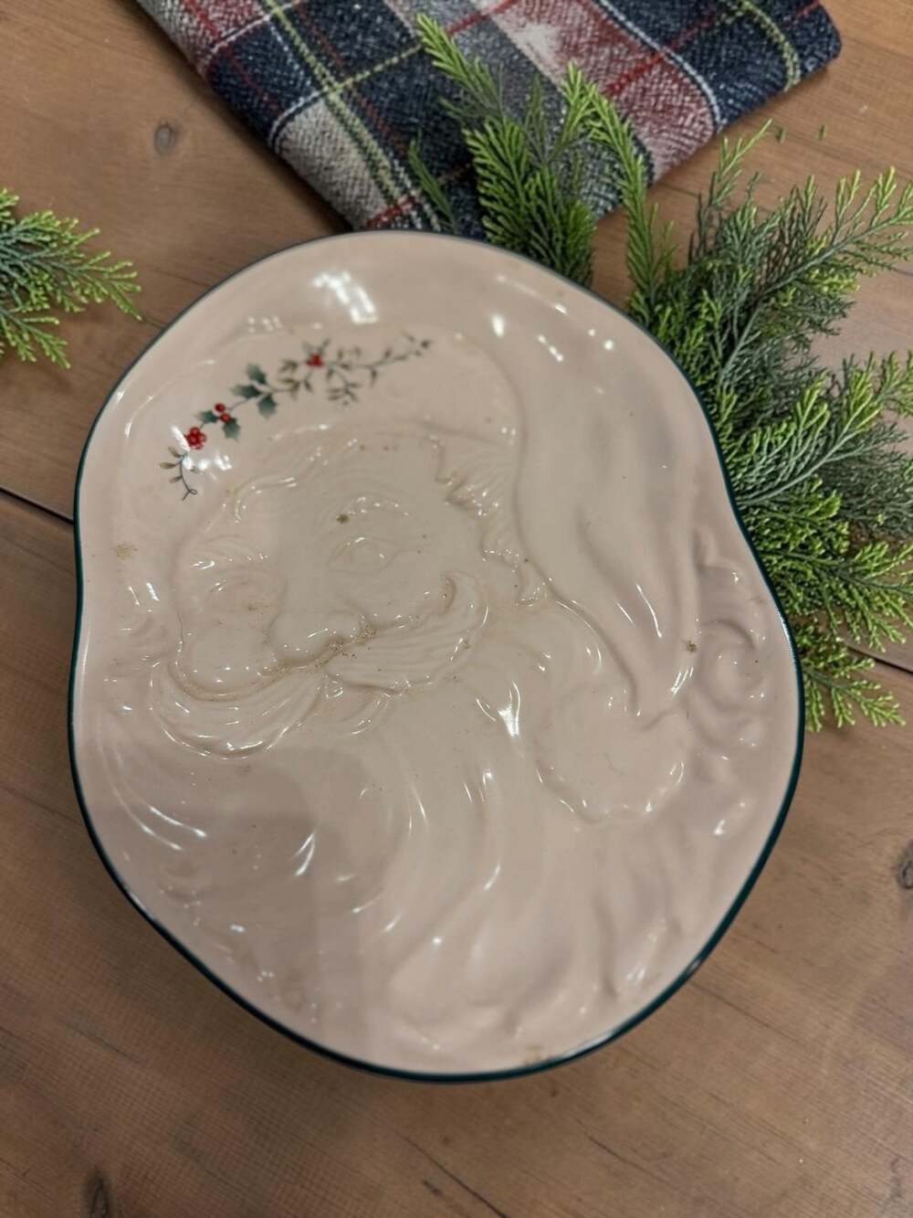 Pfaltzgraff Winterberry Santa Face Plate Christmas Stoneware Serving Plate